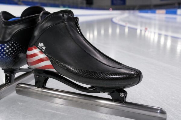 Wie is Jordan Stolz? Zijn snelle opkomst in het langebaanschaatsen en beste afstanden