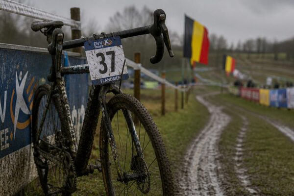 Wie is Wout van Aert? Zijn loopbaan in klassiekers, grote rondes en veldrijden