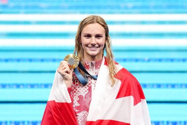 Wie is Summer McIntosh? Haar doorbraak in het zwemmen en prestaties op meerdere afstanden